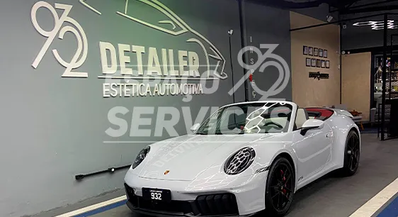 Lavagem detalhada automotiva